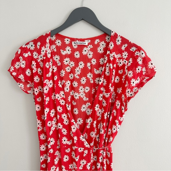 Reformation Carina Floral Wrap Midi Dress in Oopsie Daisy - Picture 4 of 9